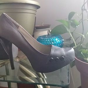 Gray heels  very little wear good shape...